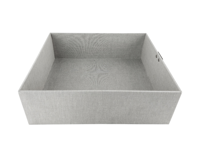 CAJA ORGANIZADORA LOW CUBIERTA CON TELA GRÍS LINO Y CON LENGÜETA DE CUERO