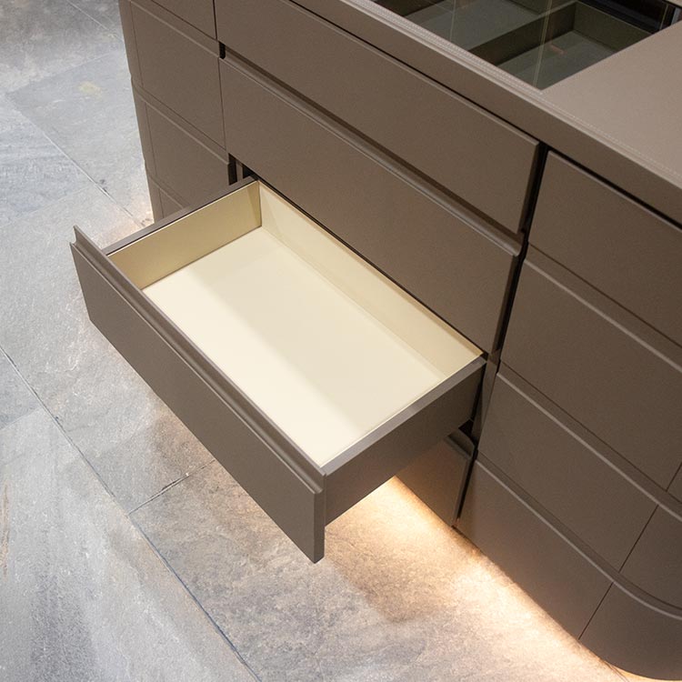 ARMARIO ISLA PARA VESTIDOR CON ALMACENAMIENTO ESQUINERO – MOD. JKA3271