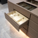 ARMARIO ISLA PARA VESTIDOR CON ALMACENAMIENTO ESQUINERO – MOD. JKA3271