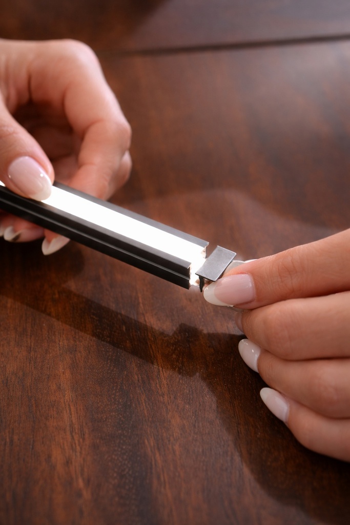 LUZ LED RECORTABLE (AJUSTE DE DIRECCIÓN DE LUZ RECTA O A 45°) - 3000mm (PZA) - MOD. LJ06055