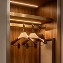 GANCHO PREMIUM CON PINZA PARA CLOSET DE MADERA CON CUERO (SET 2 PIEZAS) – PER3202